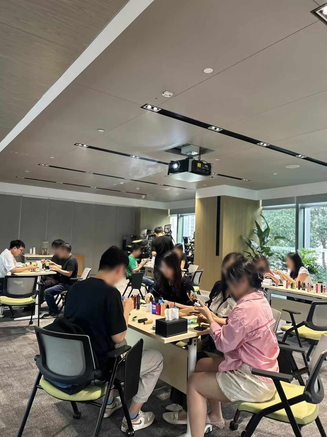聚焦产业技术革新 两个至上成功举办迪拜电子烟展样品分享会