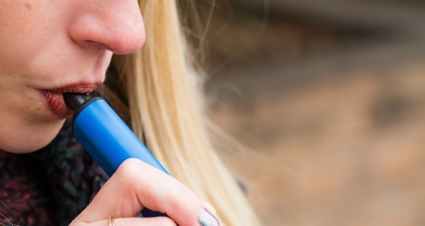Preocupaciones crecientes sobre las ventas ilegales de cigarrillos electrónicos en el Reino Unido.