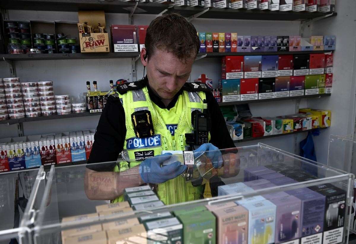 英国林肯郡打击非法电子烟 七家店铺面临三个月封闭令