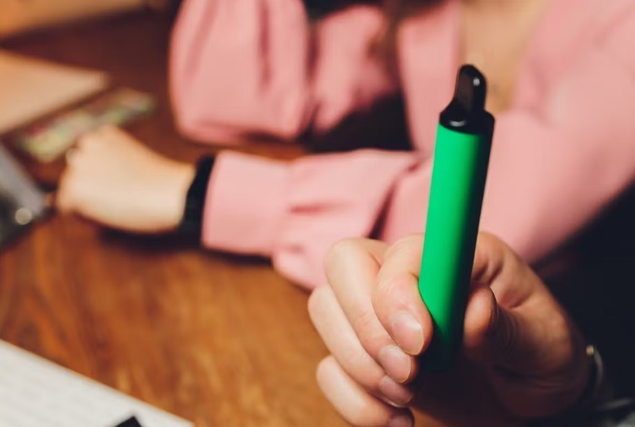 Rising Concerns: Youth E-cigarette Use in Moldova Sparks Debate
