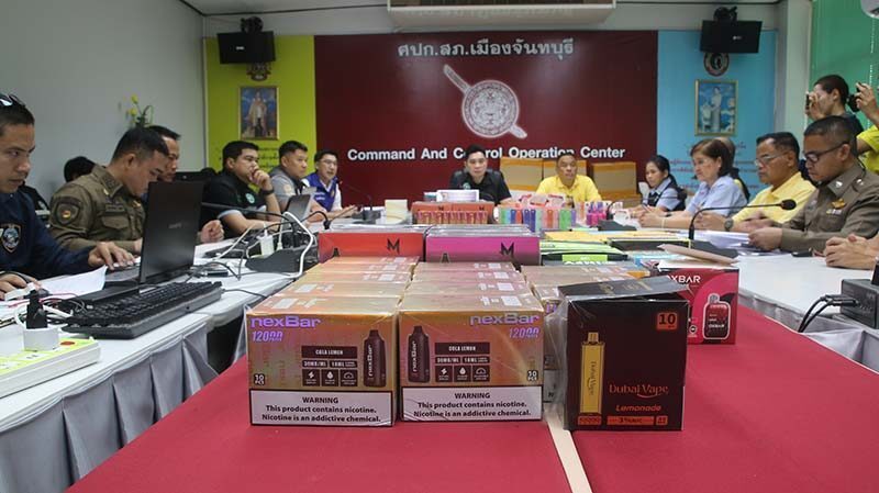 Las autoridades tailandesas intensifican la represión de las ventas ilegales de cigarrillos electrónicos en Chanthaburi.