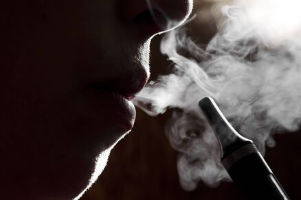 El Fiscal General de Ohio, David Yost, toma medidas enérgicas contra las tiendas de cigarrillos electrónicos.