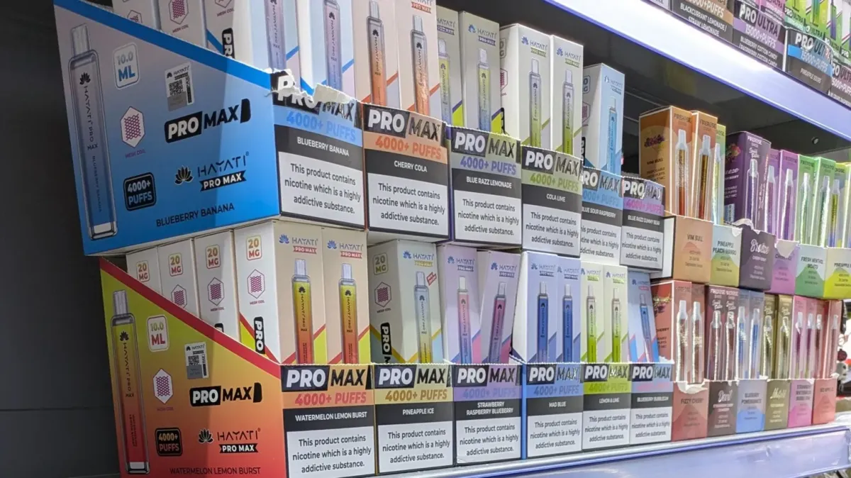 Miles de cigarrillos y cigarrillos electrónicos ilegales incautados en Inglaterra