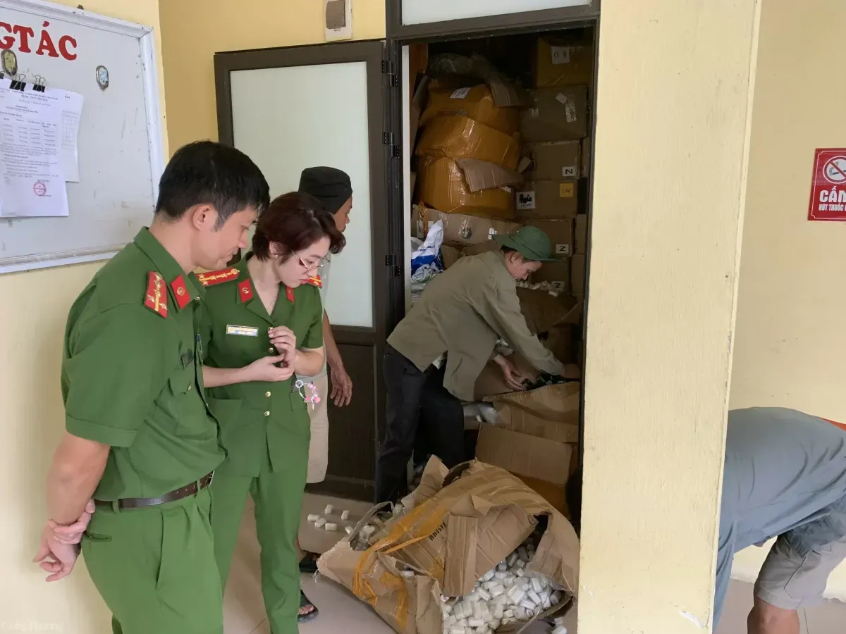 Vietnam destruye el mayor lote de productos ilegales de cigarrillos electrónicos.