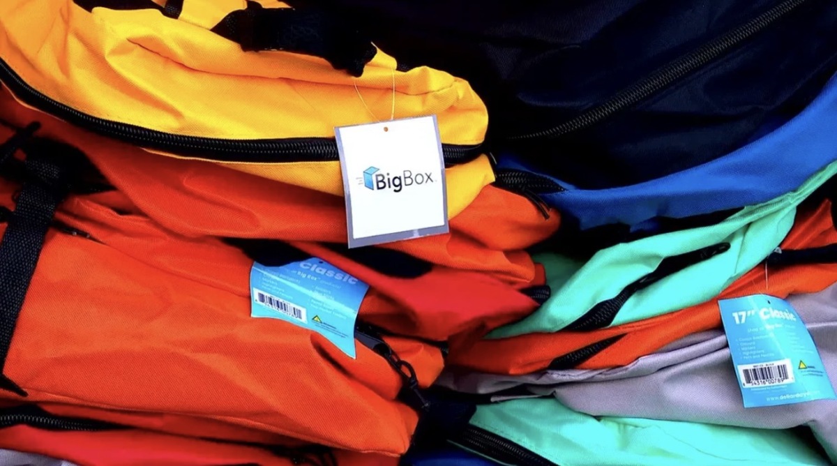 美国南卡罗来纳州肺协会分发500个无电子烟资源背包