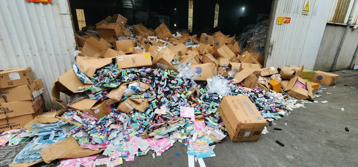 越南集中销毁16万非法电子烟产品 涉及FLUM、LOST MARY等品牌