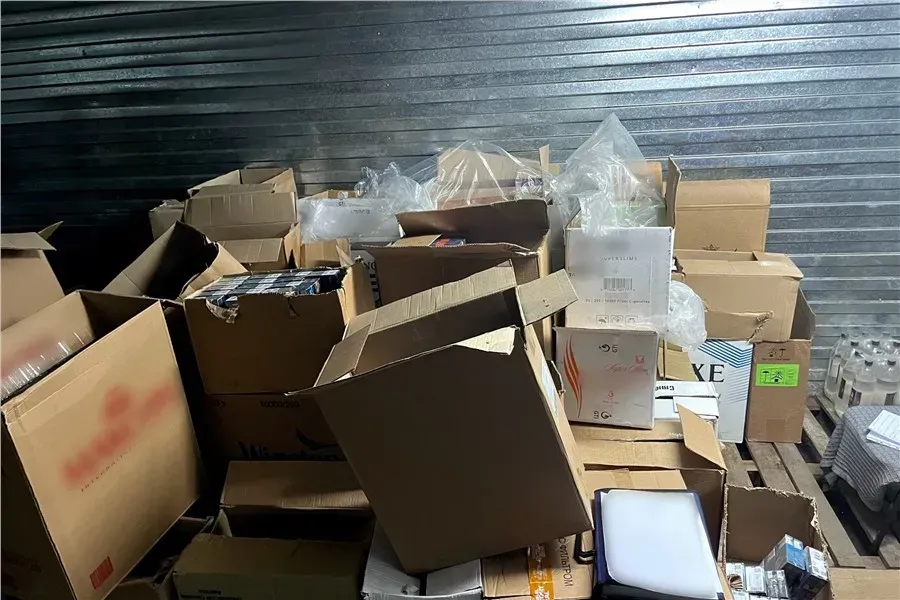 俄罗斯海关查获最大走私烟草案 近3万包未标记烟草产品被扣押