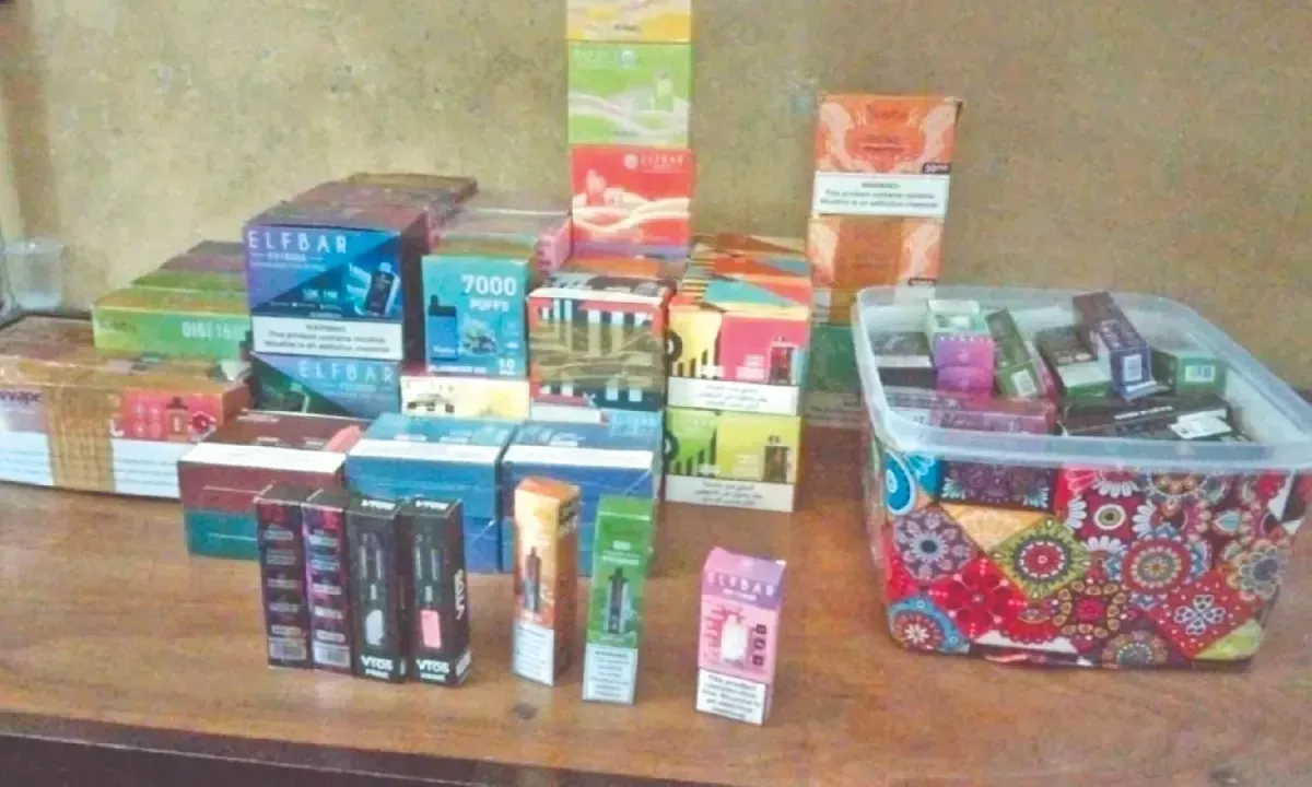 Dos personas arrestadas en Chennai por vender cigarrillos electrónicos ilegales.