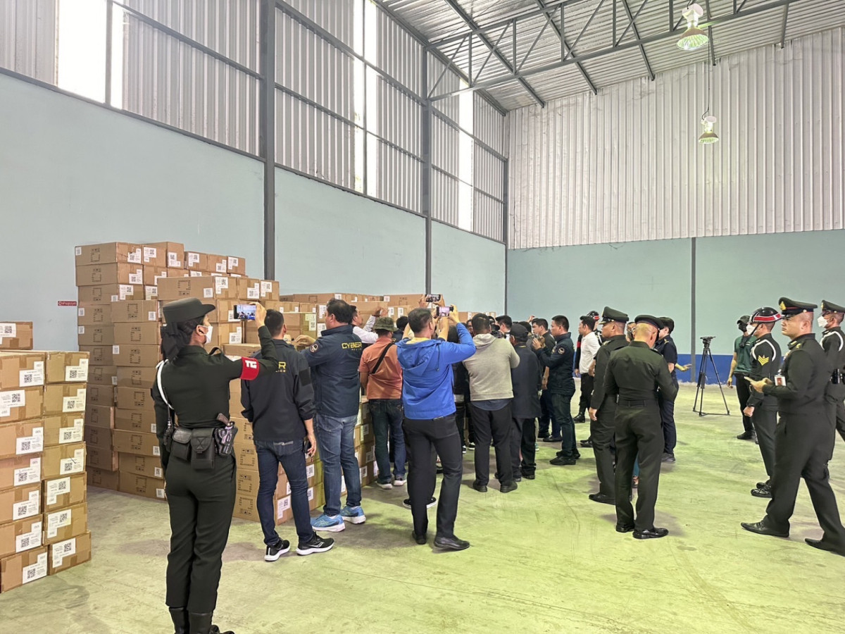 Illegal E-cigarette Warehouse Raided by Thai Army in Bueng Kham Phroi