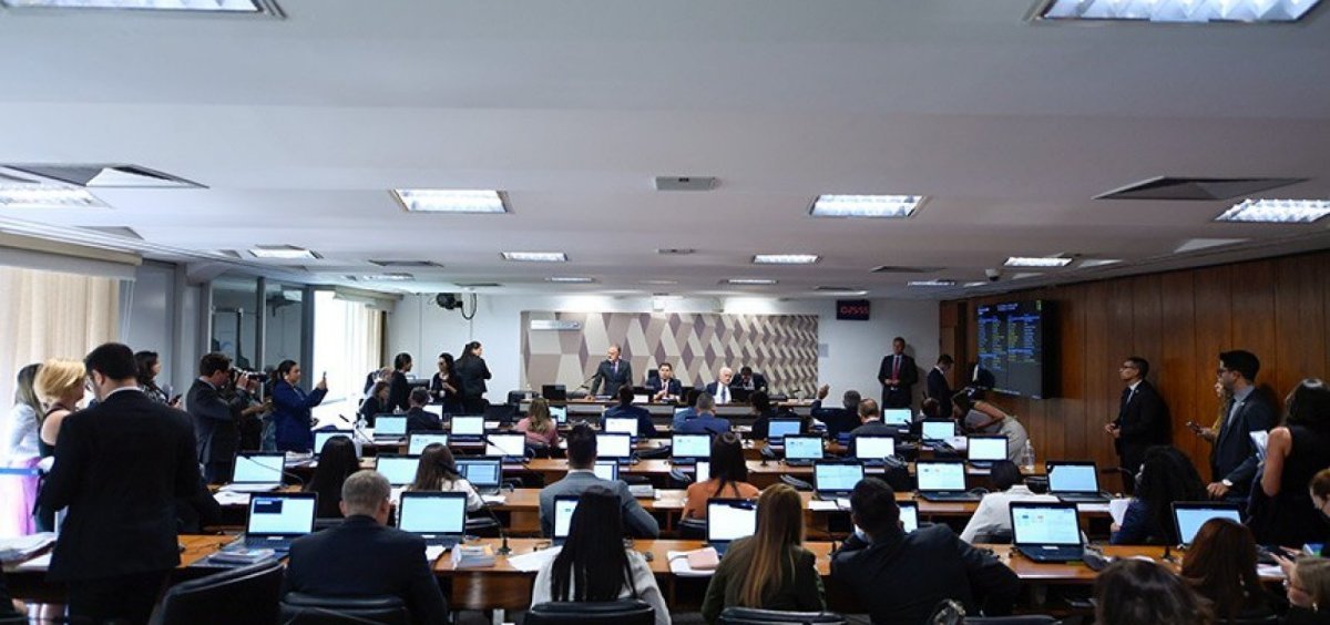 El Proyecto de Regulación de los Cigarrillos Electrónicos en Brasil Excluido de la Agenda de la Reunión del CAE.
