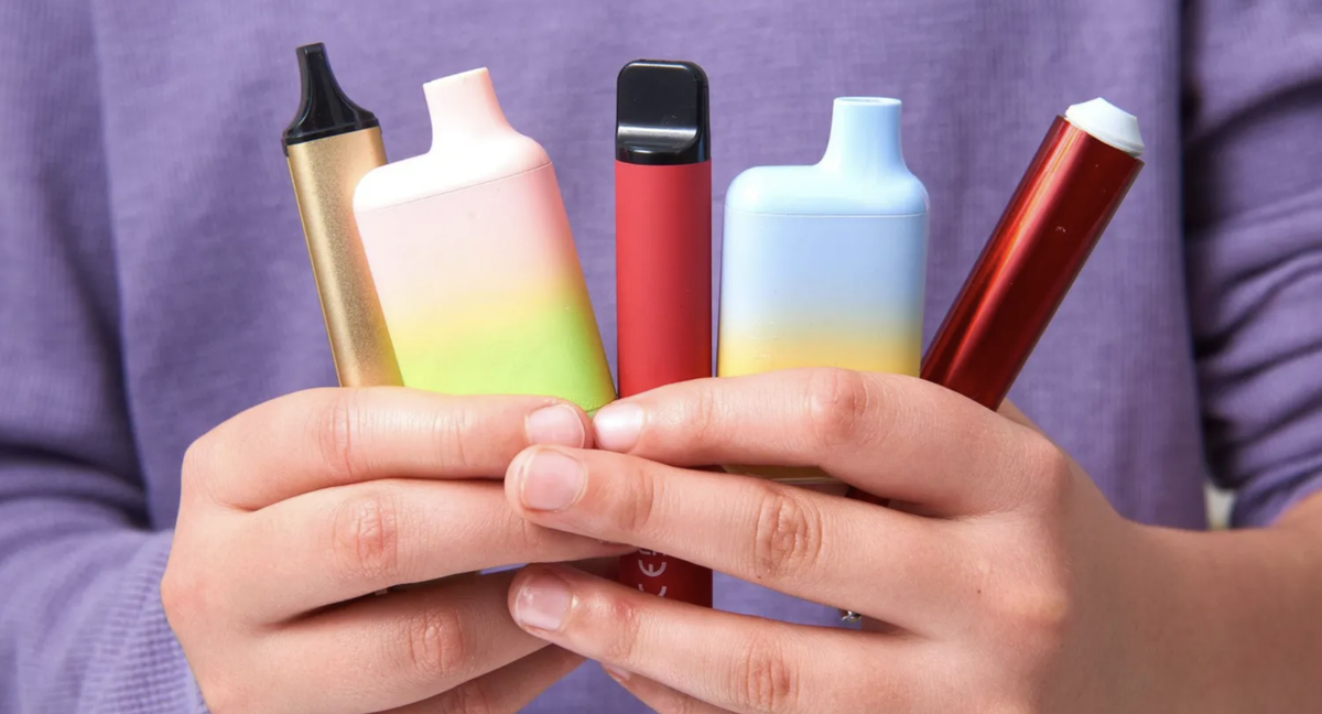 Teenage e-cigarette use rises in England: Calls for detectors.