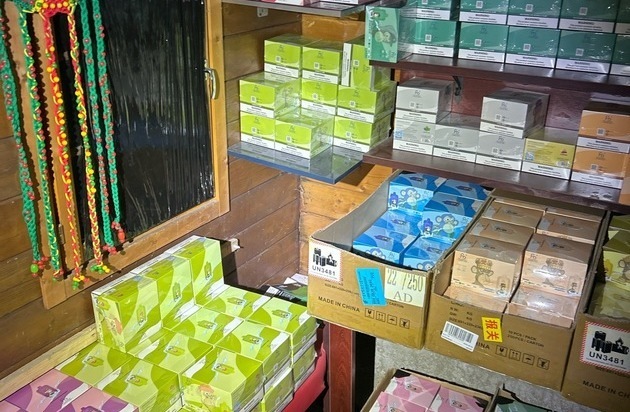 德国海关查获7000支非法一次性电子烟 疑似品牌“FUMOT”