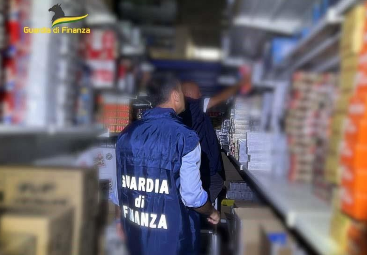 Autoridades italianas incautan millones de productos ilegales de tabaco en línea.