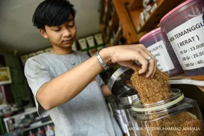 Aumenta la crítica sobre las regulaciones de tabaco y cigarrillos electrónicos en Indonesia.