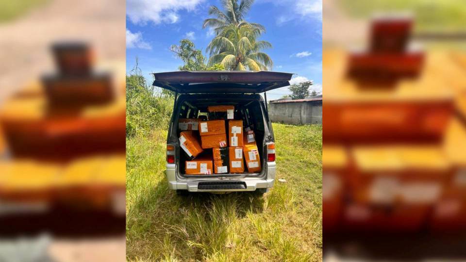 Autoridades malasias incautan más de 5000 cigarrillos electrónicos ilegales con un valor de 120.000 dólares.