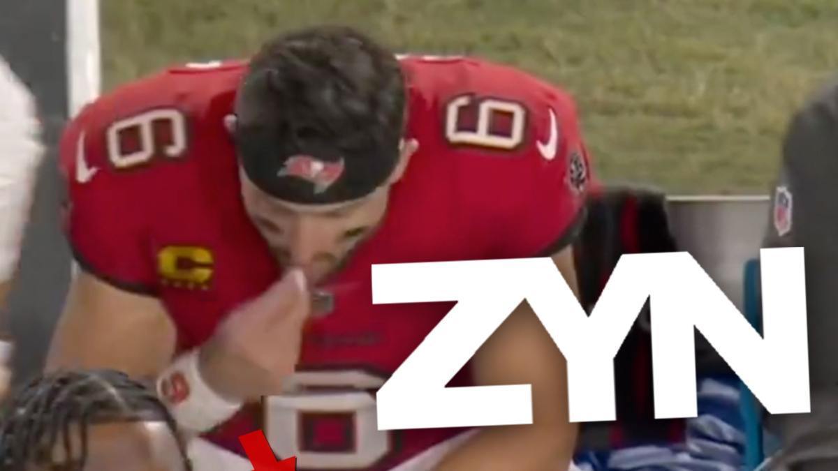 El jugador de la NFL Baker Mayfield fue sorprendido usando parches de nicotina en el campo.