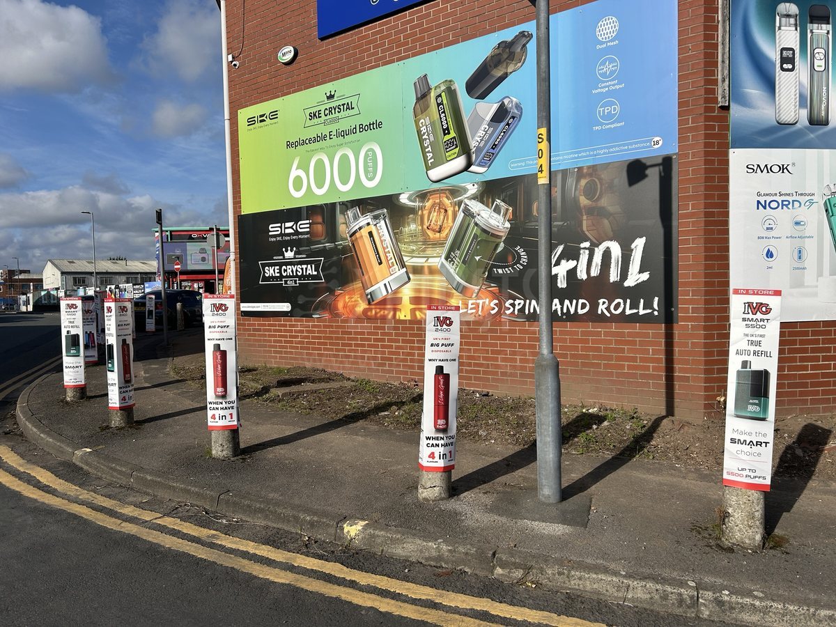 Dominio de la publicidad exterior en el mercado de cigarrillos electrónicos en Manchester.