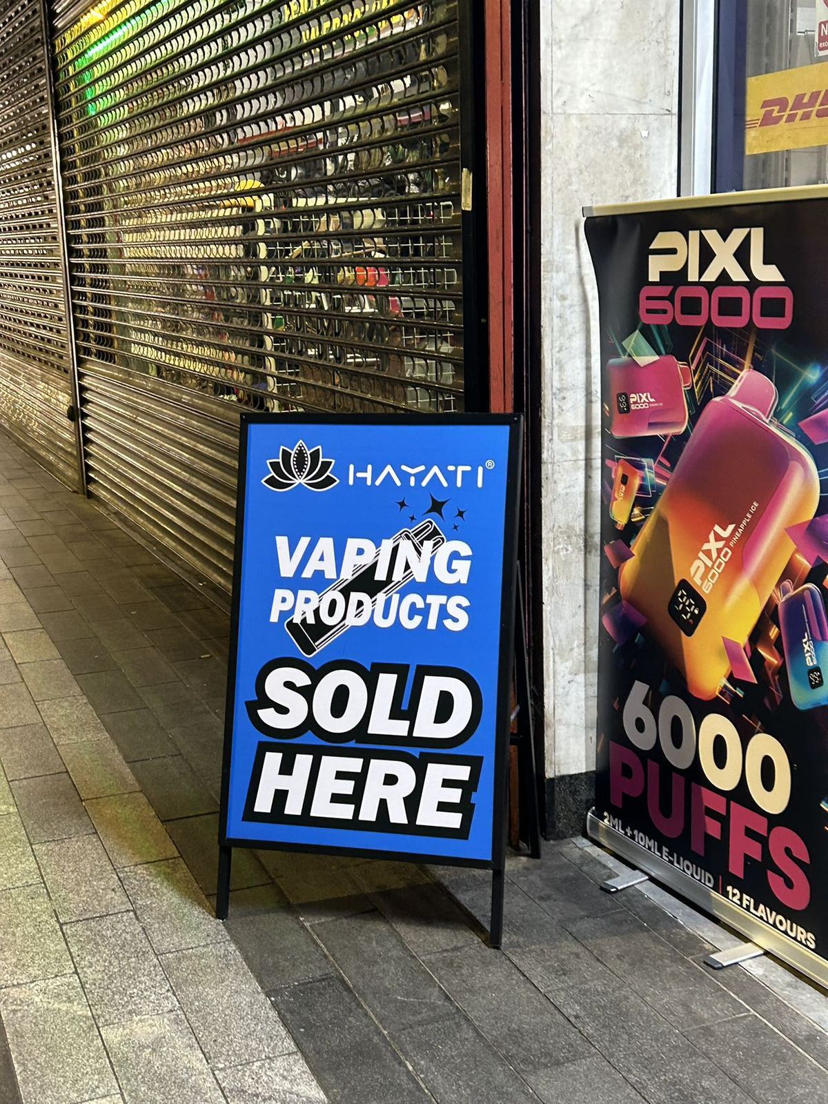 Impacto y respuesta: la prohibición de los cigarrillos electrónicos desechables en el Reino Unido en 2025.