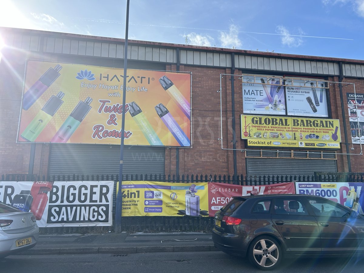 Dominio de la publicidad exterior en el mercado de cigarrillos electrónicos en Manchester.