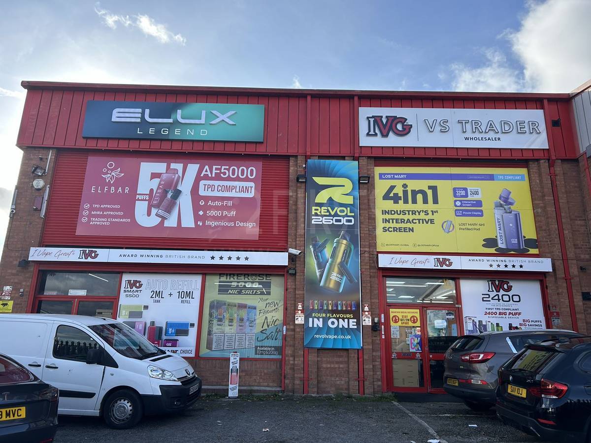 Dominio de la publicidad exterior en el mercado de cigarrillos electrónicos en Manchester.