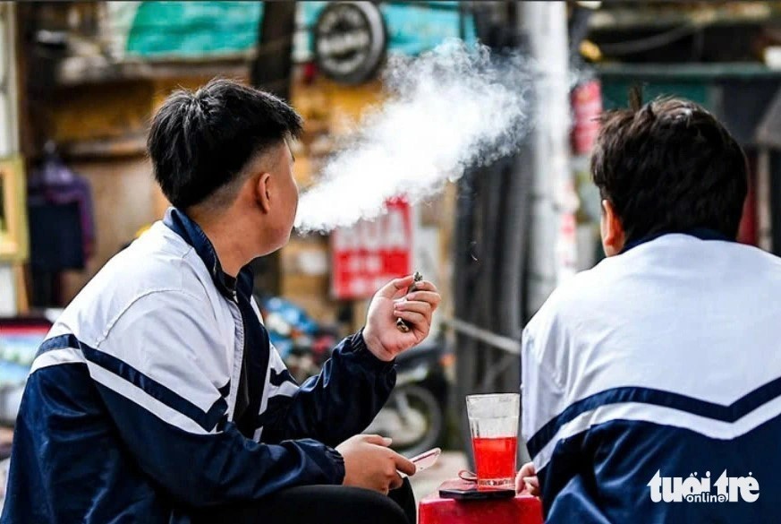 Preocupaciones crecientes sobre el uso de cigarrillos electrónicos en Vietnam: Título del informe