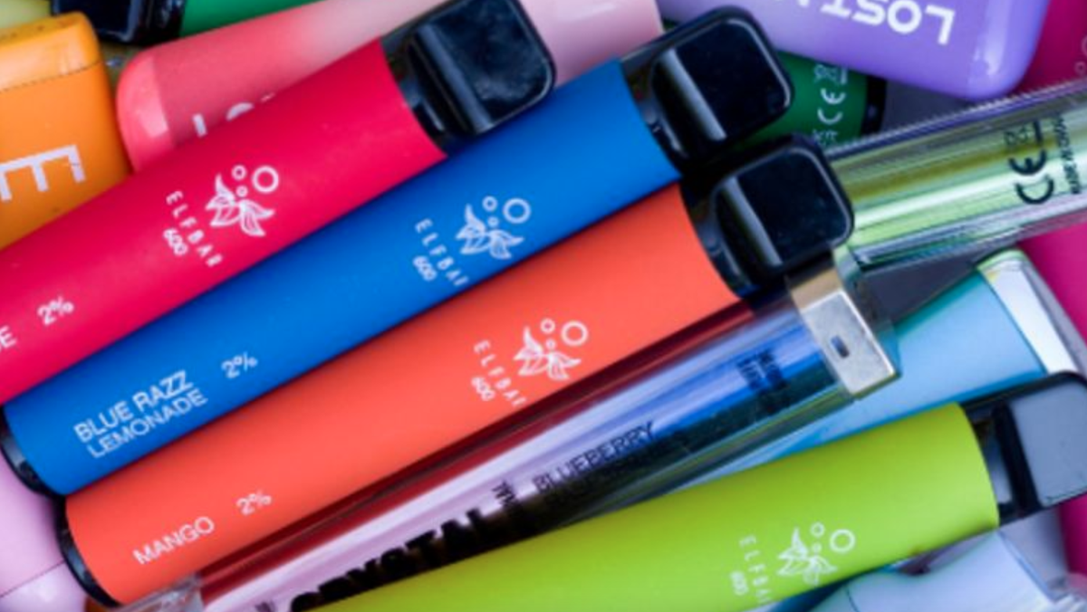 Educación clave para prevenir el uso de cigarrillos electrónicos en jóvenes: Oficial de Salud del Reino Unido.