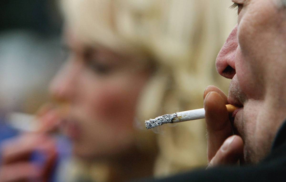 UK outdoor smoking ban stalls amid government split, hospitality industry survival concerns