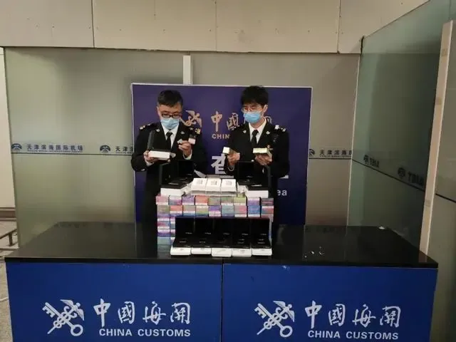 天津海关严查未申报烟草制品 逾2万个加热烟草烟弹被查获