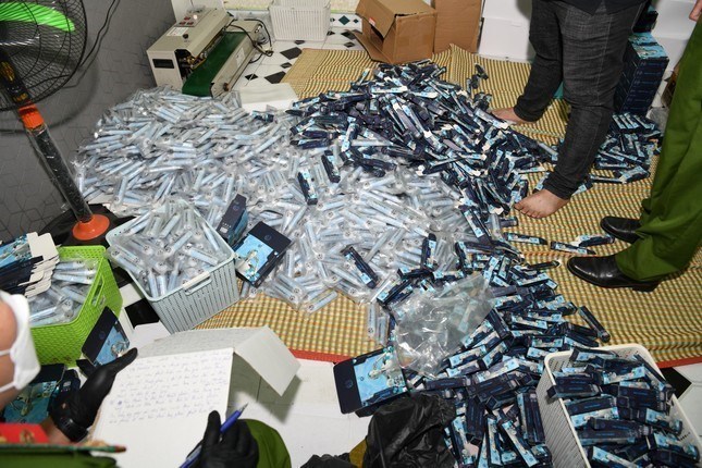 Represión en Vietnam contra el comercio y producción ilegal de cigarrillos electrónicos.