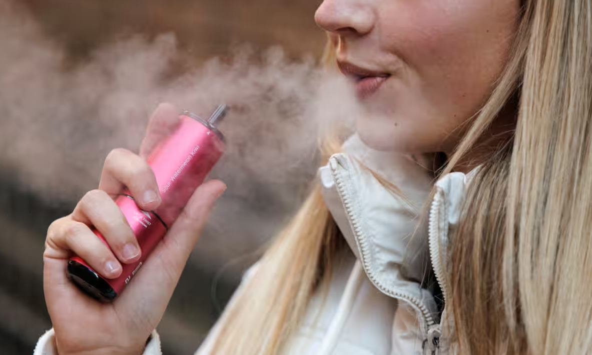 Acción urgente necesaria para proteger a los jóvenes del daño causado por los cigarrillos electrónicos con sabor.