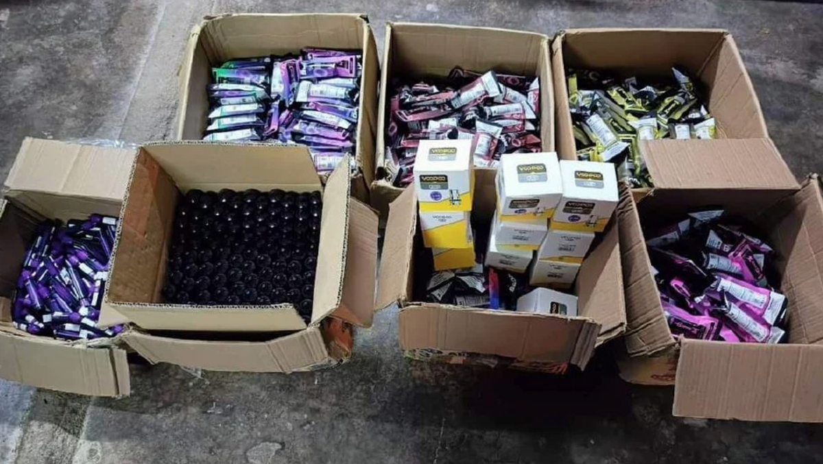 Malaysian Police Seize 900 Vape Products Suspected of Smuggling from Thailand