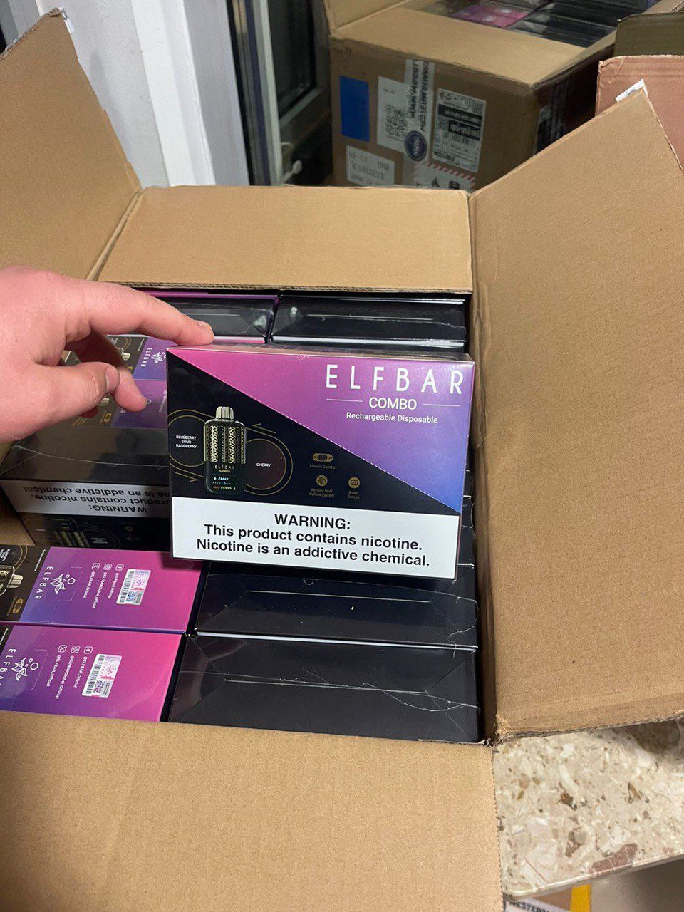 乌克兰海关查获逾1000支“ELFBAR”电子烟 涉案价值达2.4万美元