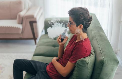 Poland Strengthens Vape Regulations, Delays Sales Ban to Minors Until 2025