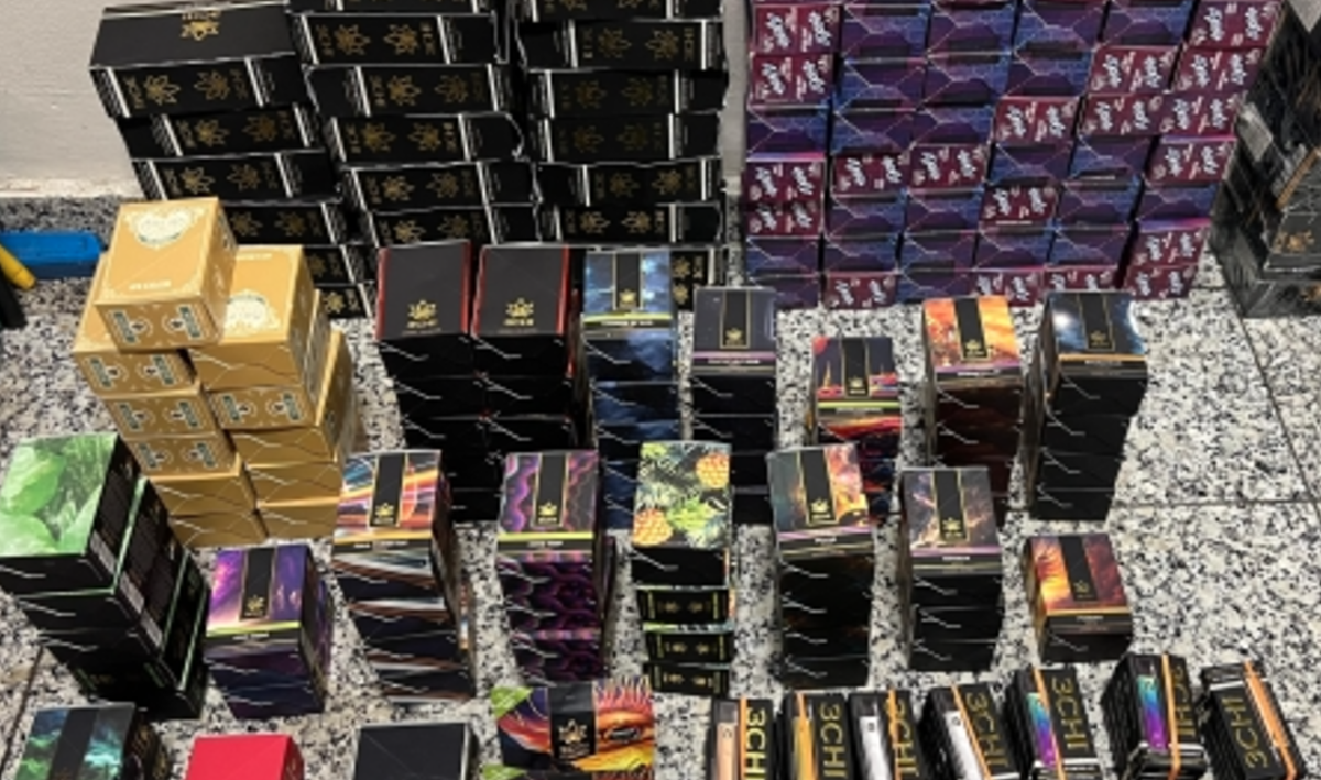 Dominican Authorities Seize Over 4,000 Suspected Marijuana E-Cigarettes in Airport Inspection