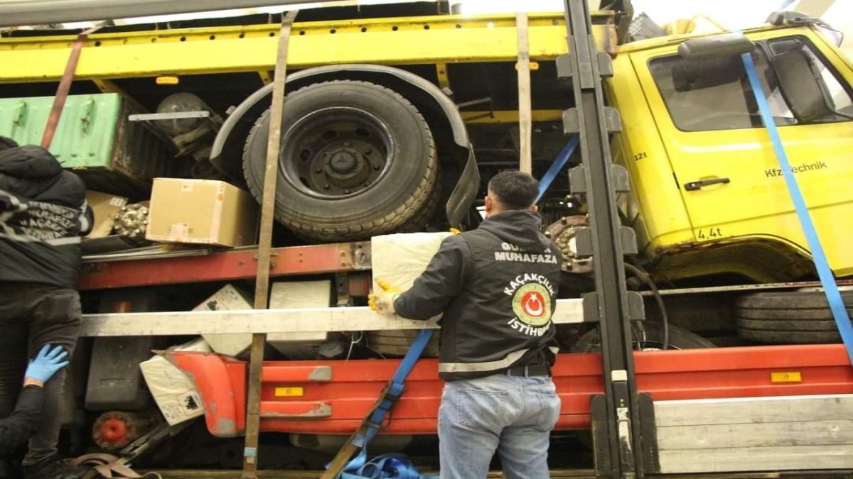 Gran incautación de cigarrillos electrónicos ilegales en un cruce fronterizo turco