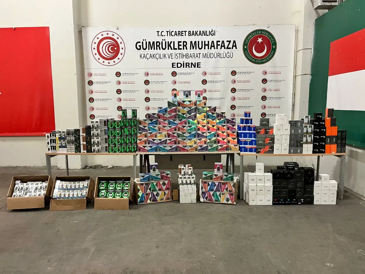 Gran incautación de cigarrillos electrónicos ilegales en un cruce fronterizo turco