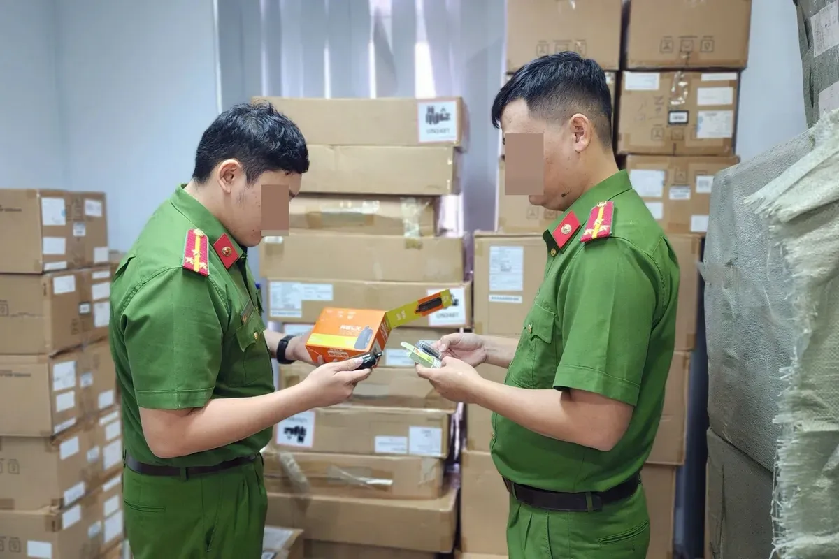Police in Da Nang Confiscate Illegal E-cigarette Products