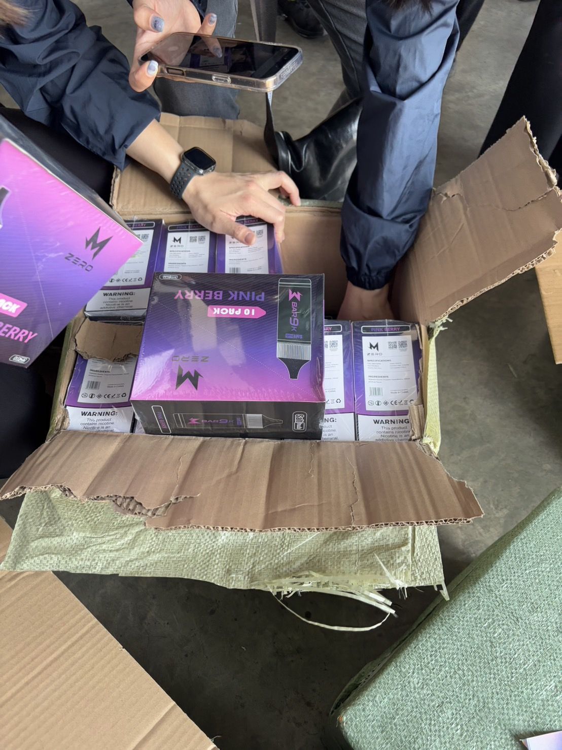 泰国海关缴获近5万支非法电子烟 “esko bar”、“spaceman”等品牌涉案