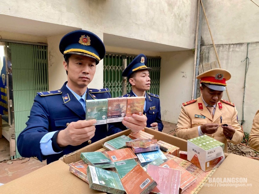 Vietnamese Police Bust $15,000 E-cigarette Smuggling Case