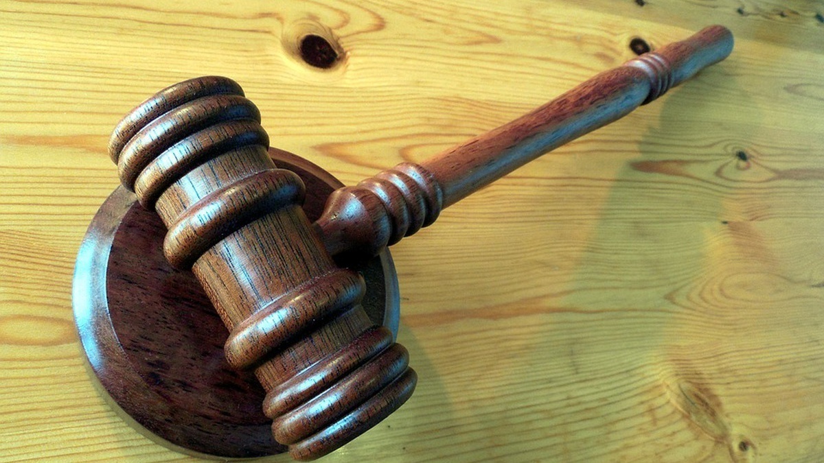 Ukrainian Officials Accused of Assisting Tax Evasion Face Trial