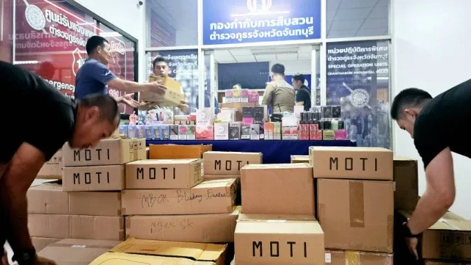 泰国警方查获超2万支非法电子烟 产品带有“MOTI”品牌标识