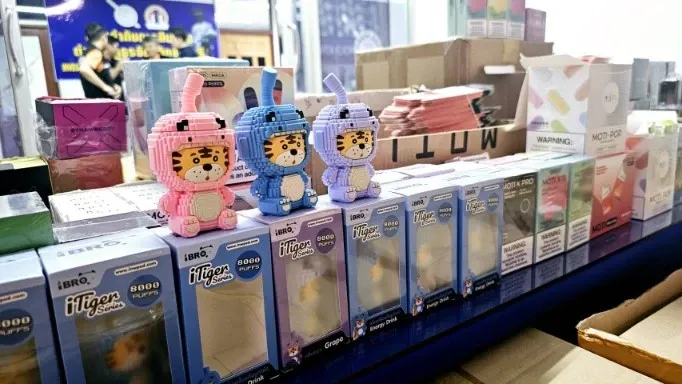 泰国警方查获超2万支非法电子烟 产品带有“MOTI”品牌标识