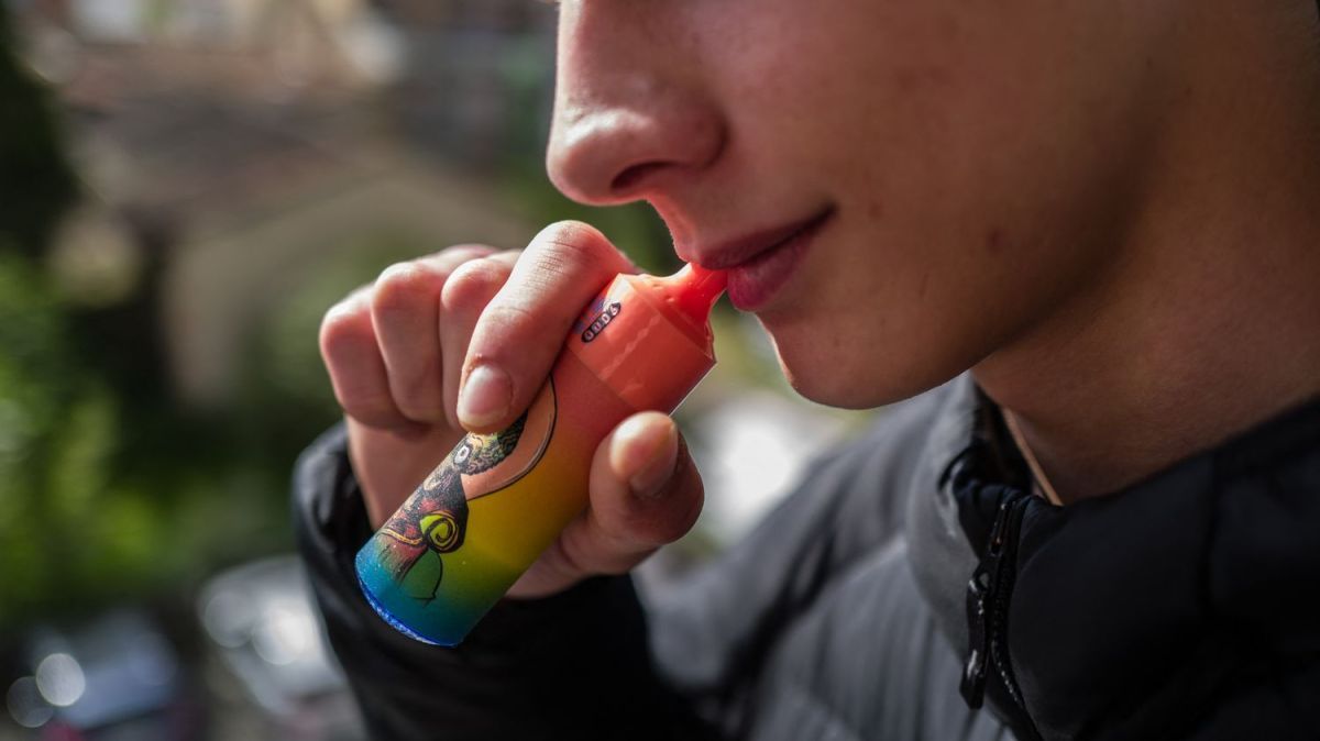 France Implements Ban on Disposable E-Cigarettes to Protect Youth
