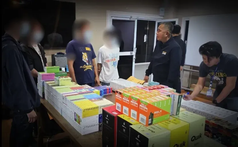 泰国警方突袭一电子烟仓库 超3000件非法电子烟被查获