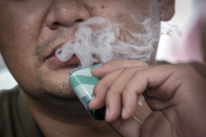Malaysian Students Face Punishment for Repeated Use of E-cigarettes