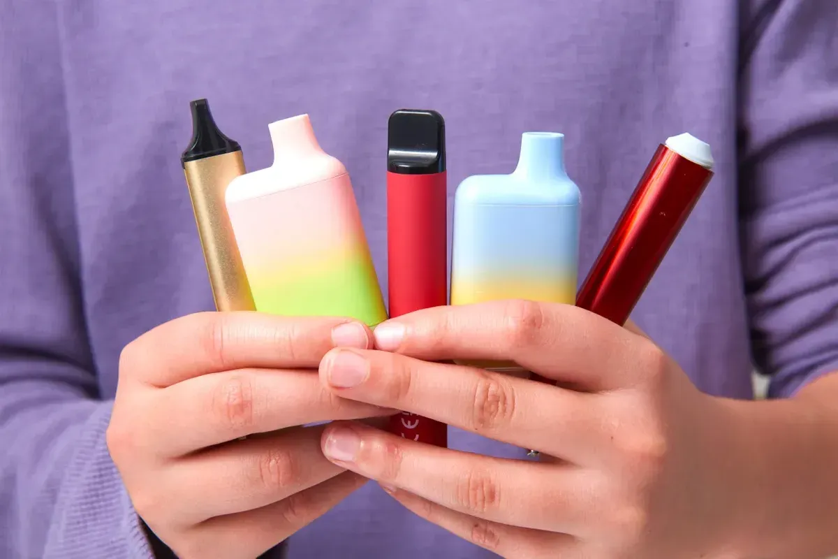 Advertencia: Algunos cigarrillos electrónicos "sin nicotina" contienen nicotina, lo que puede llevar a la adicción.