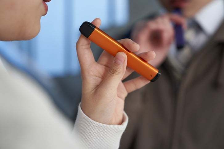 Nuevas regulaciones para combatir el comercio ilegal de cigarrillos electrónicos en Filipinas
