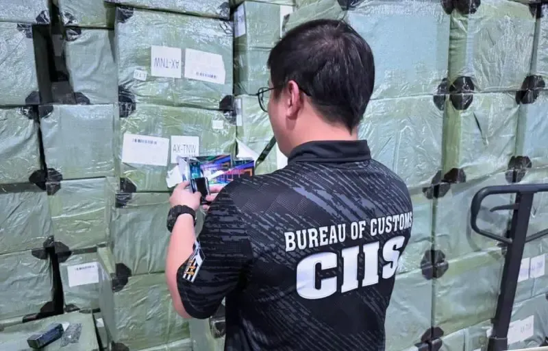 Gran operativo para decomisar cigarrillos electrónicos y pods ilegales en Filipinas.