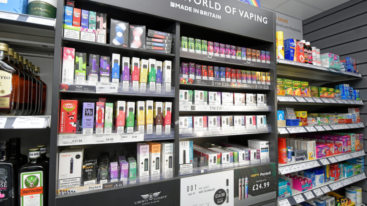 英国便利店应对一次性电子烟禁令 超半数已减少产品种类