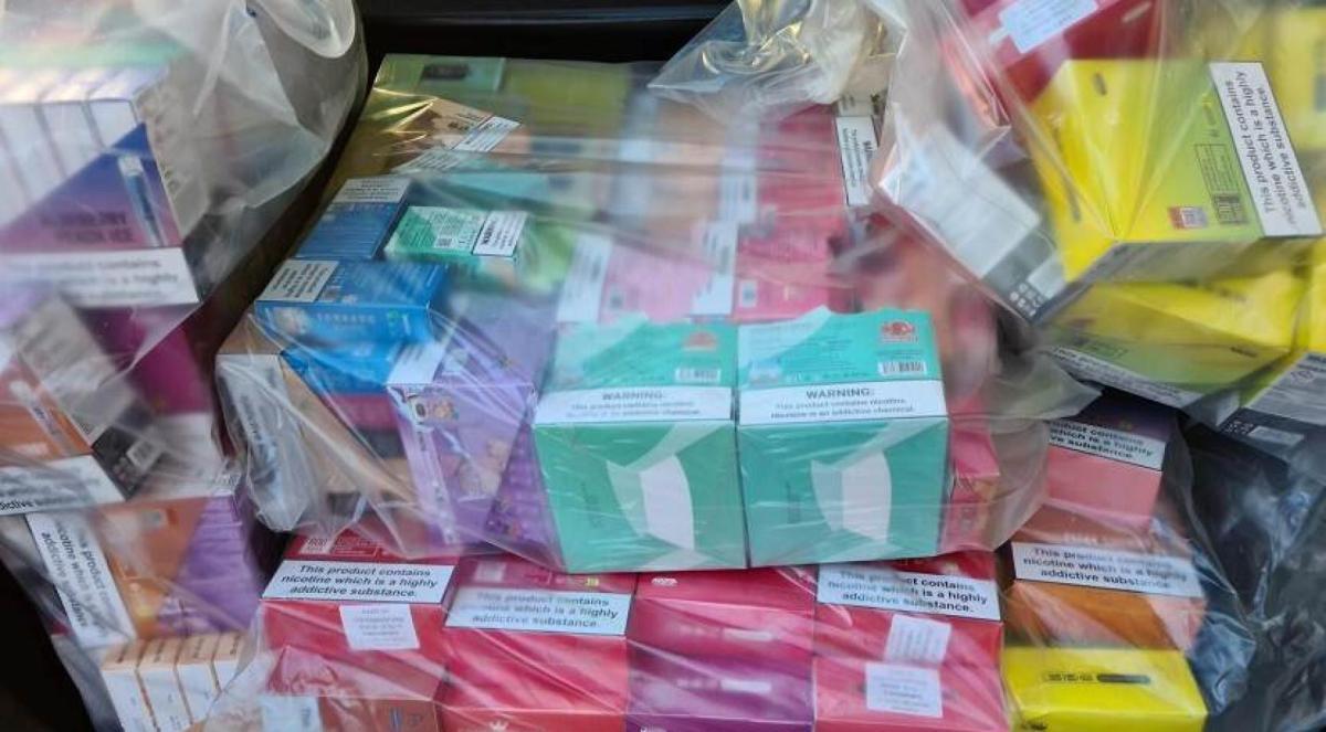Las autoridades holandesas confiscan casi 18.5k cigarrillos electrónicos ilegales y líquido.